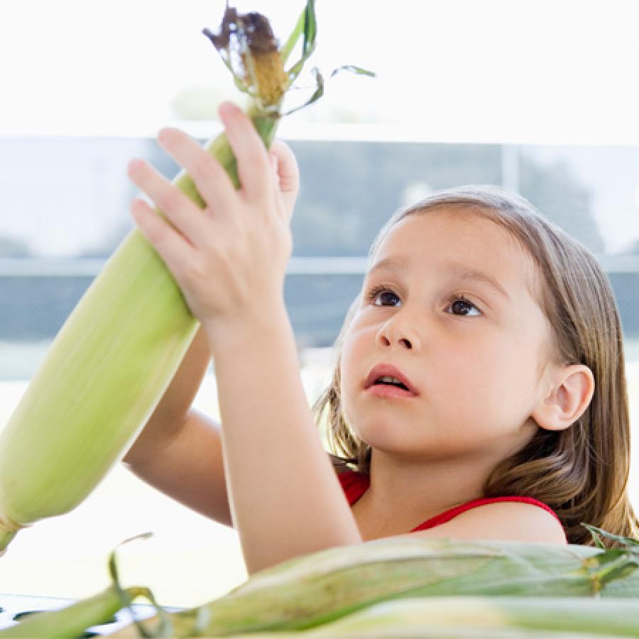 girl-with-corn